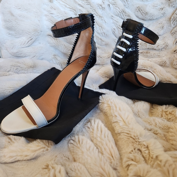 Givenchy Patent Leather Heeled Sandal - Picture 5 of 5